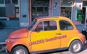 Lanzies Guesthouse